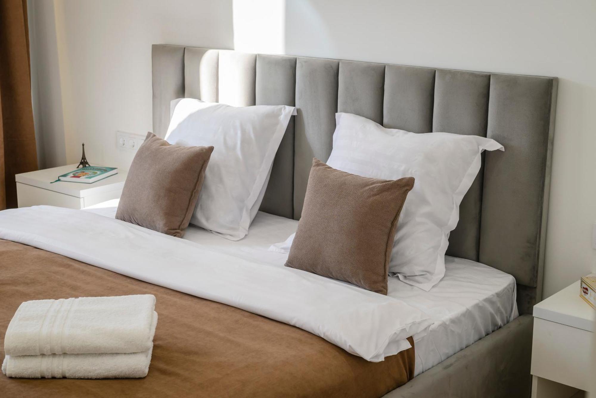 Five Business-Class Rooms In R-House Near Mega Center อัลมาตี ภายนอก รูปภาพ