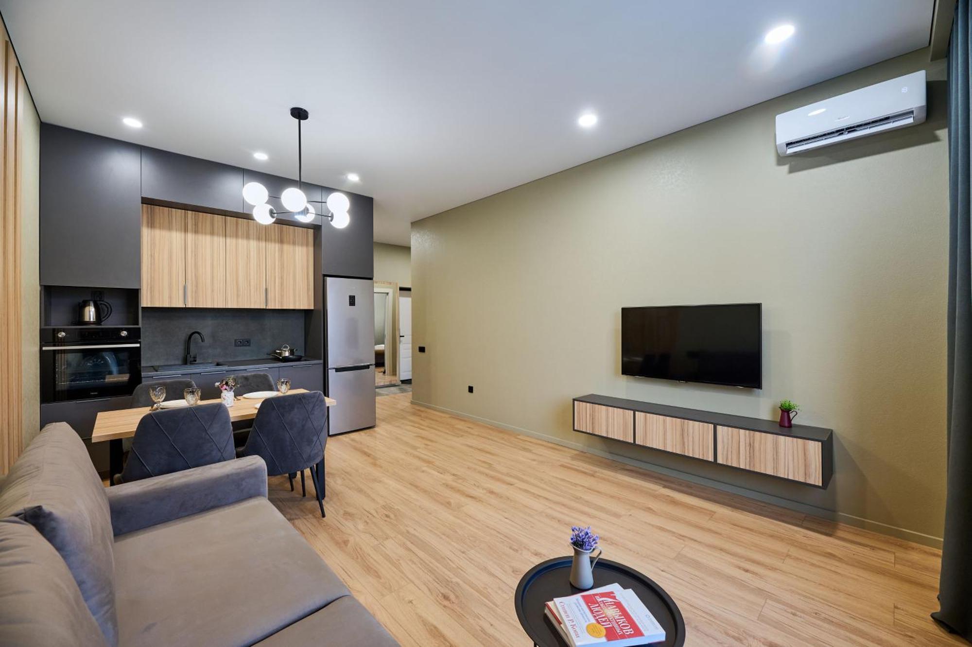 Five Business-Class Rooms In R-House Near Mega Center อัลมาตี ภายนอก รูปภาพ